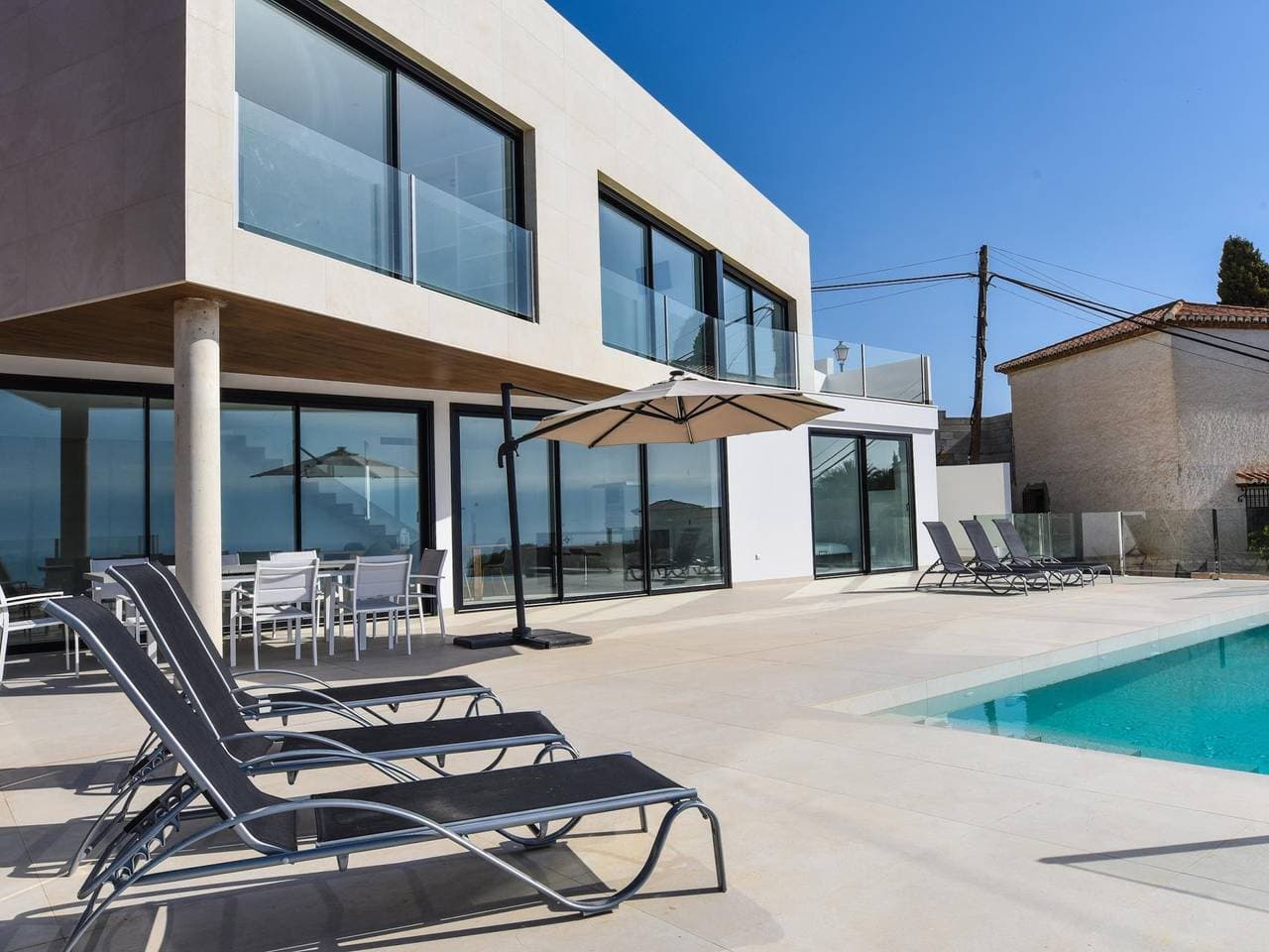 Villa mit Meerblick, beheiztem Pool und Jacuzzi 1