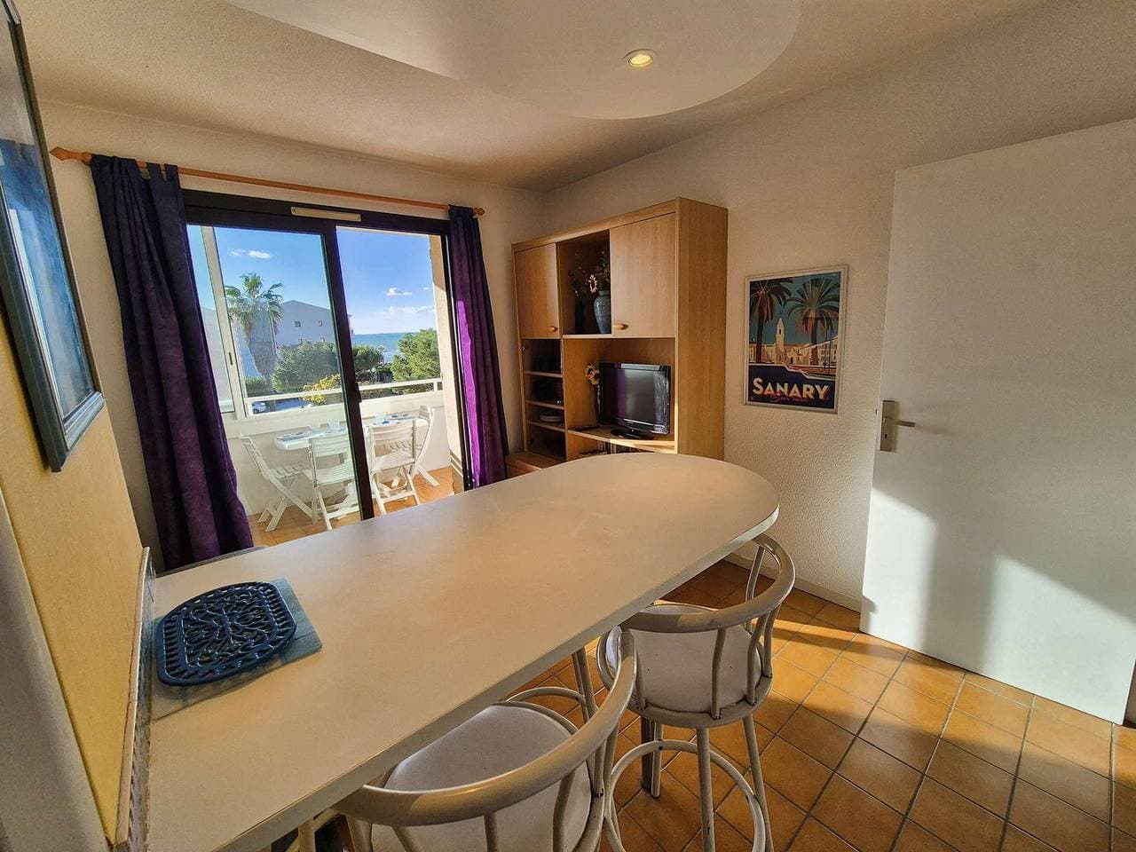 Foto 8 von 13: Apartment mit Meerblick in einem großen Anwesen mit Swimmingpool.
