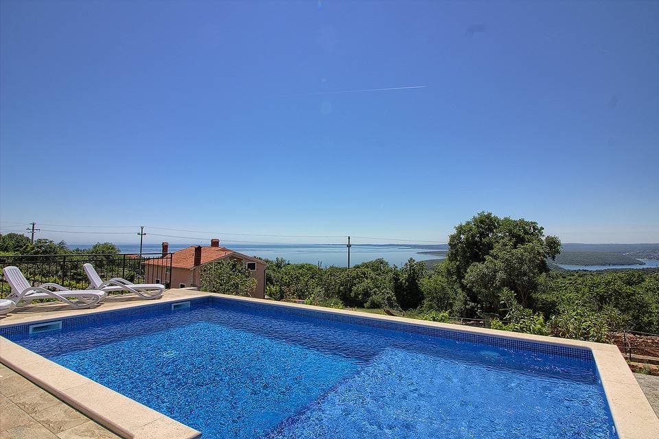 Foto 8 von 40: Villa für 10 Personen mit Terrasse