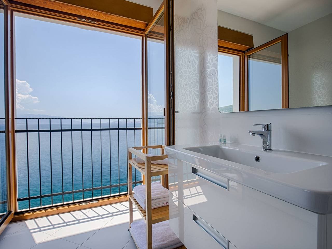 Foto 8 von 32: Wohnung "Zayml Povile" mit Blick auf das Wasser