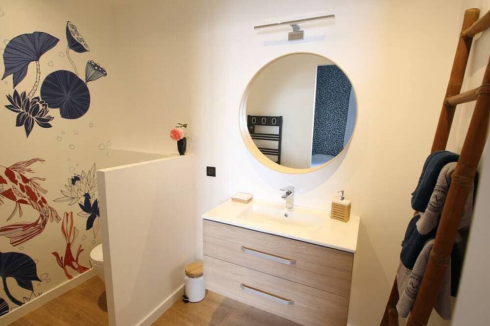 Foto 3 von 15: Zimmer \"Madeleine\" mit 2 Einzelbetten und Gästetisch
