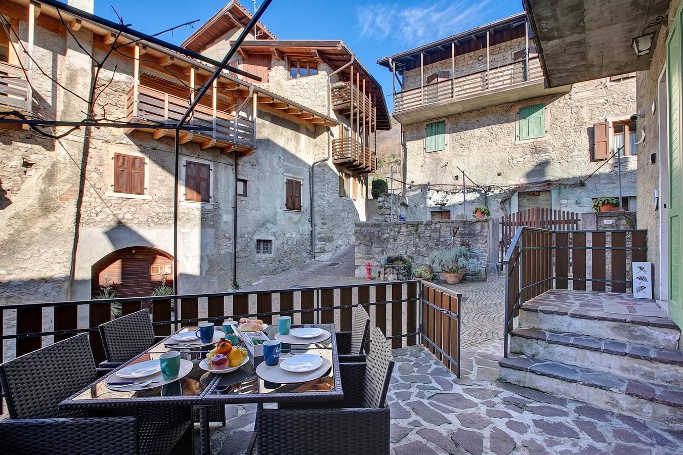 Villa Pastoedo Ap. Giallo - Terrace & Mountain Views 1
