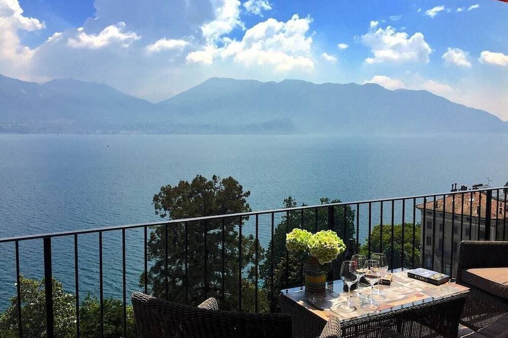 Anna lake view apartment with pool 1