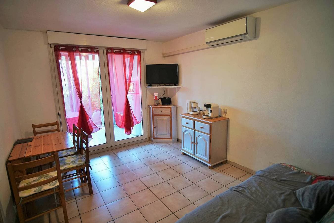 Foto 8 von 17: Residenz mit Swimmingpool und privatem Parkplatz!