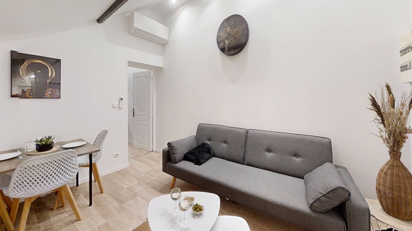 Foto 2 von 33: Appartement 'Isolé Calme Bord De Seine Jardin' mit Balkon und WLAN