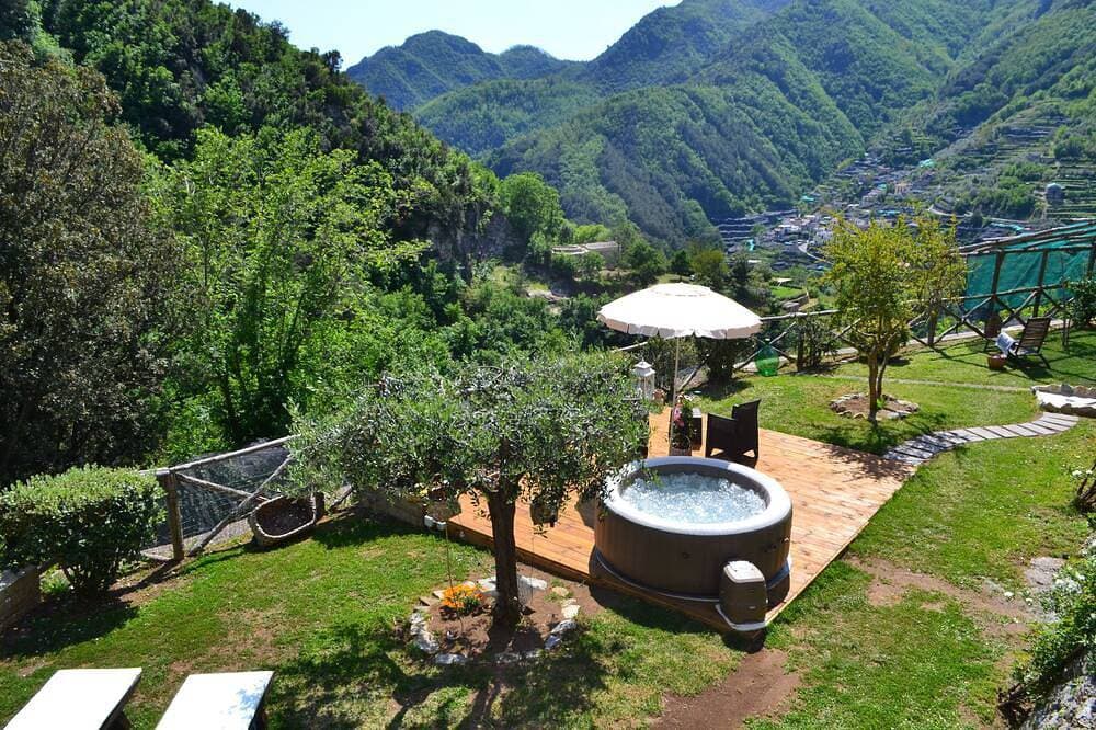 La Vigna - comfortable loft with outdoor hot tub surrounded by lemon gardens 1