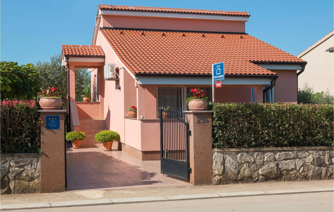 Foto 3 von 29: Gemütliche Ferienwohnung mit Terrasse, WLAN und Parkplatz in der Nähe des Strandes von Fažana