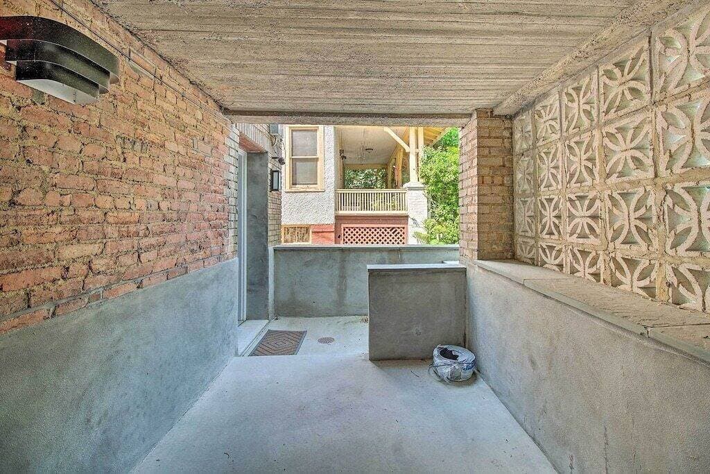 Foto 8 von 12: Contemporary Condo in Quiet Locale!
