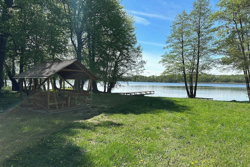 Foto 9 von 9: Top Lage am See - Charmantes Gelbes Bungalow mit Terrasse & Seeblick