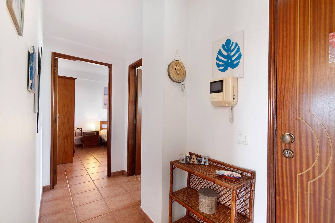 Foto 10 von 20: Ferienwohnung 'Lota Beach' mit Balkon und Klimaanlage