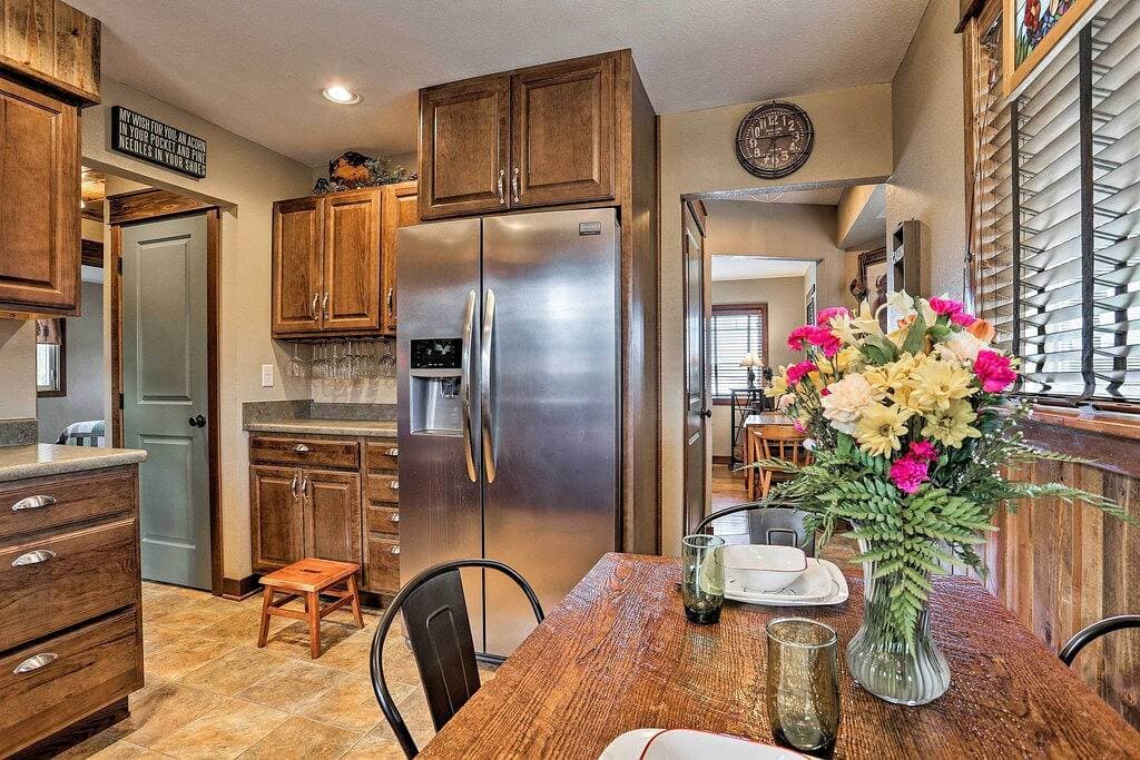 Cozy Custer Cottage w Deck: Walk to Shops & Food! 1