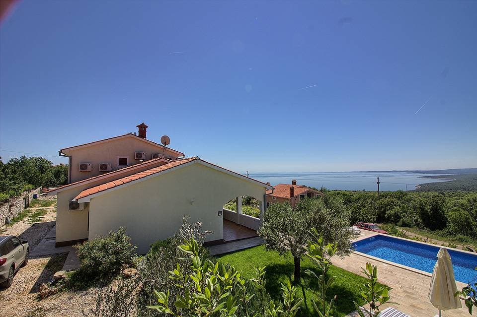 Foto 3 von 40: Villa für 10 Personen mit Terrasse