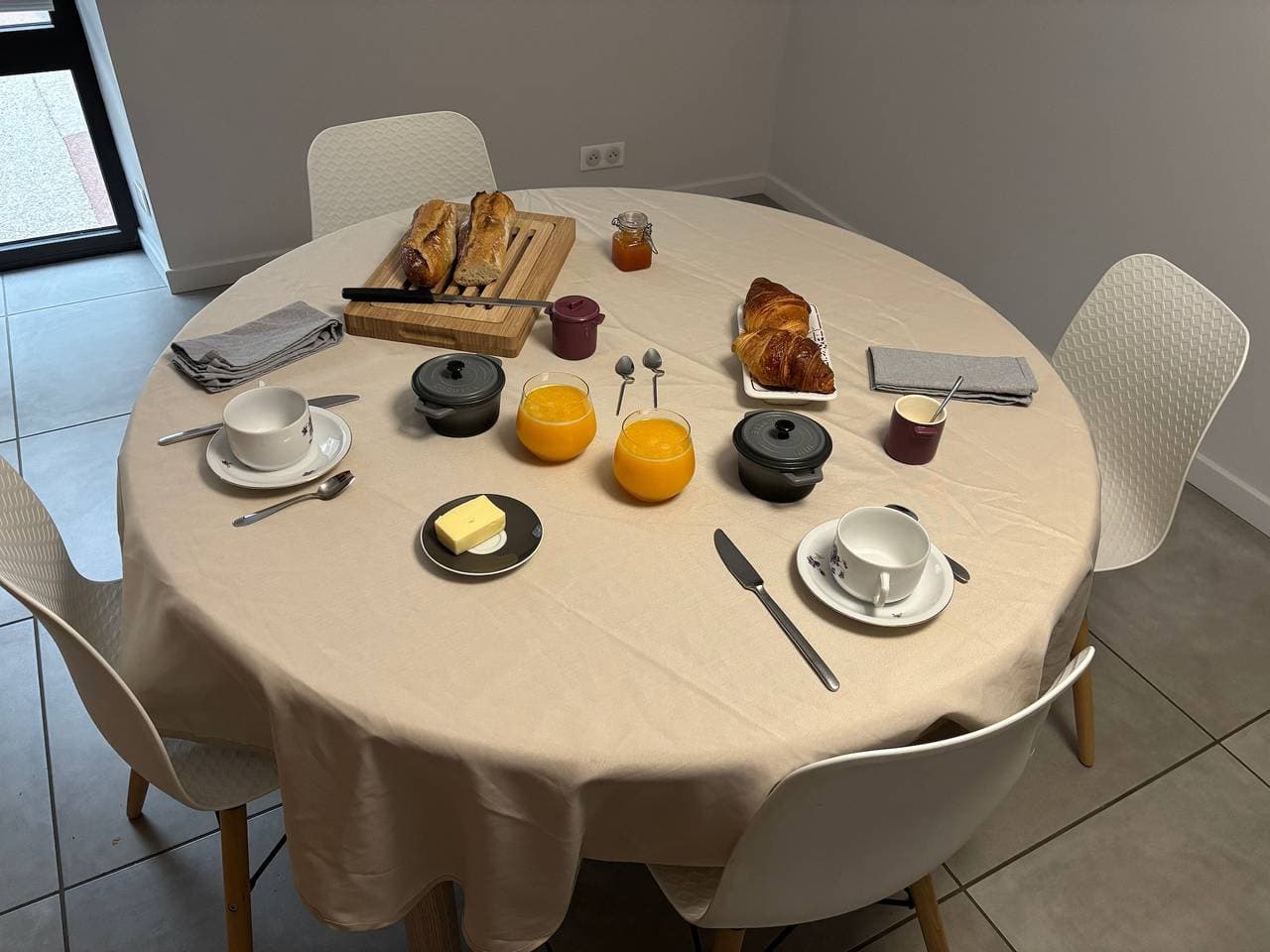 Foto 12 von 12: Gästezimmer L'Argentier – Beheiztes Hallenbad & Charaktervolles Haus