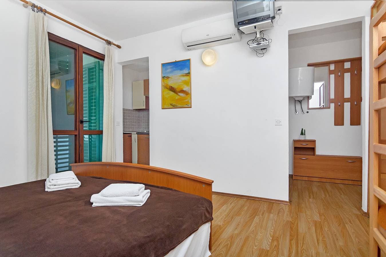 Foto 11 von 19: Studio Appartement am Strand Bucht Pokrivenik, Hvar As-5231-c
