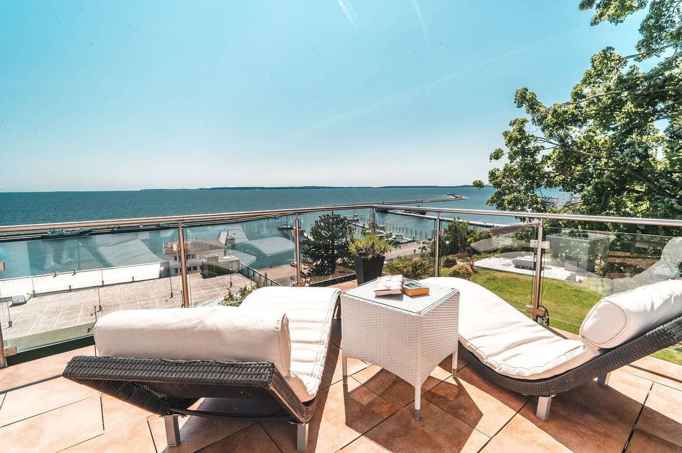 Villa Friede-Marie, App. Ostseeweitblick -großer Balkon und traumhaften Meeblick 1