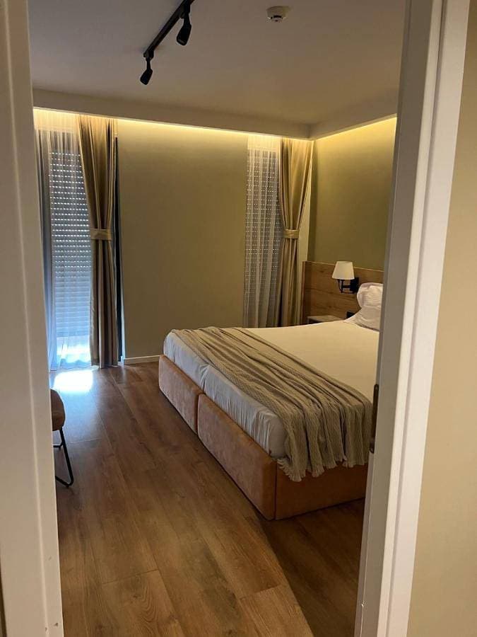 Foto 2 von 11: Standard Double Room with Side Sea View