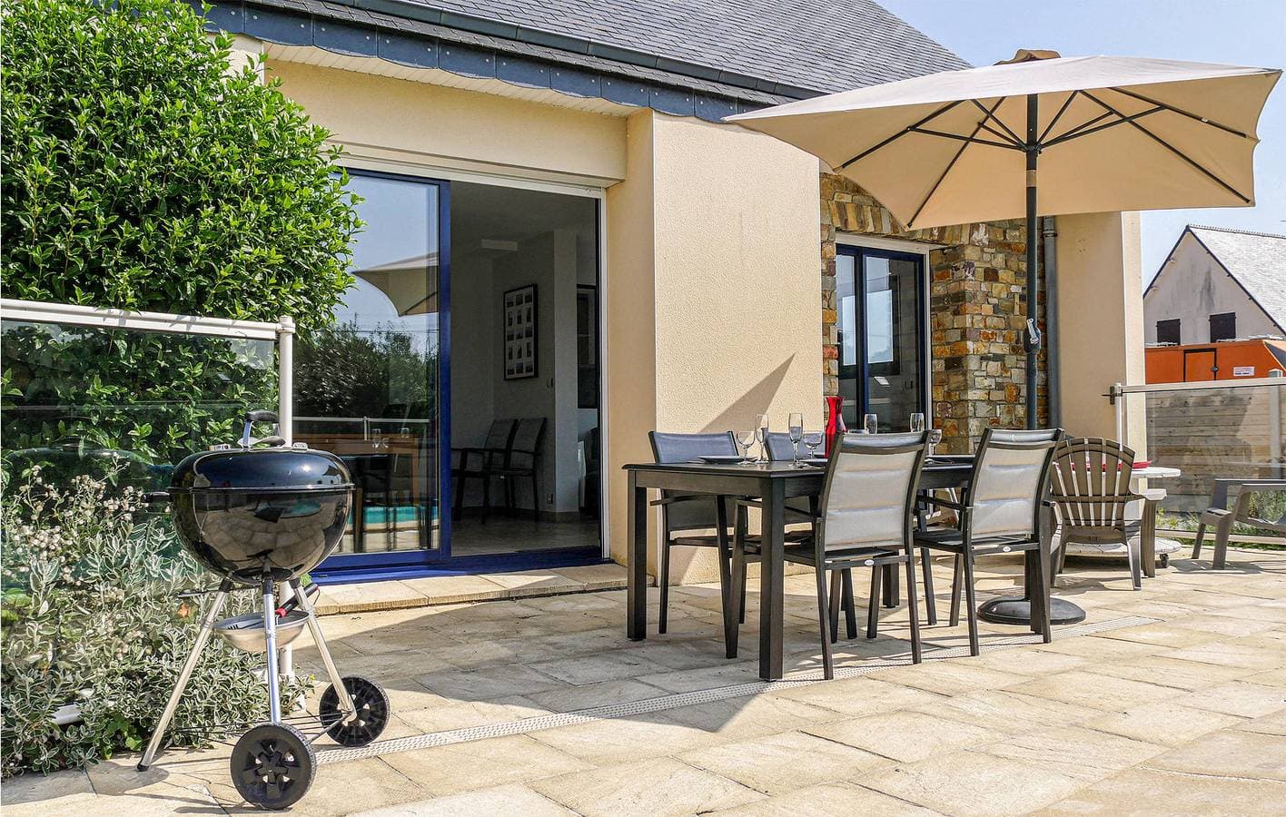 Foto 11 von 40: Schmuckstück am Strand: 100 qm Wohnung mit Parkplatz, Pool und Garten
