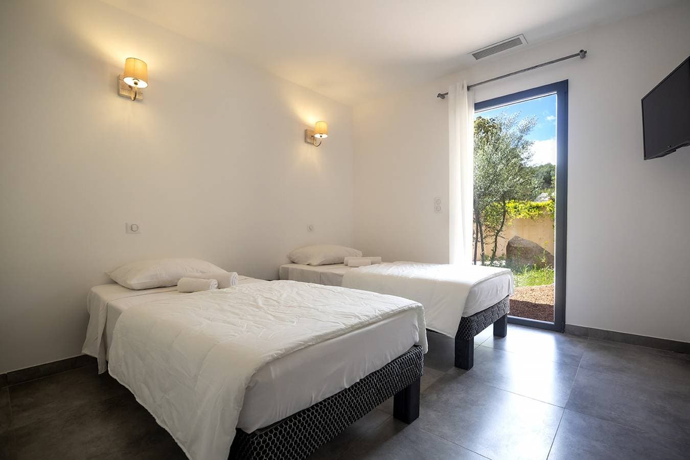 Foto 10 von 47: Ferienwohnung für 4 Personen mit Terrasse