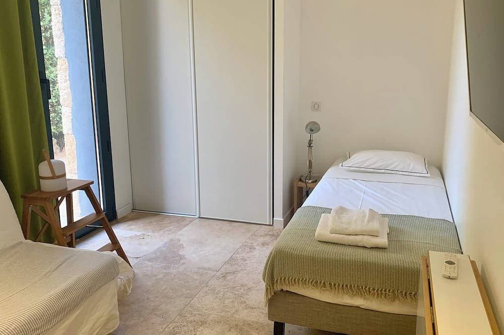 Foto 3 von 30: Facing the sea, 30 m from the beach, luxury villa, air-conditioned