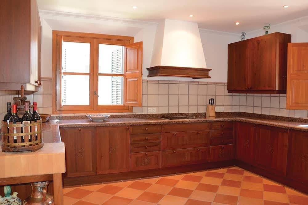 Foto 12 von 30: Nice home in Fornalutx with house a mountain view