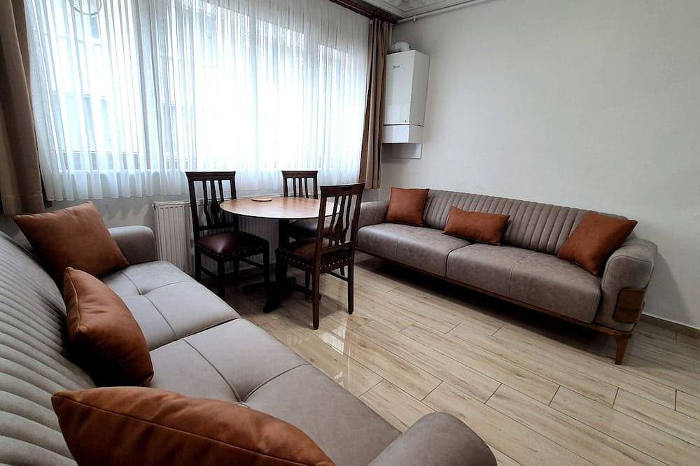 Foto 8 von 16: Explore Istanbul Cihangir Flat near Public Transit