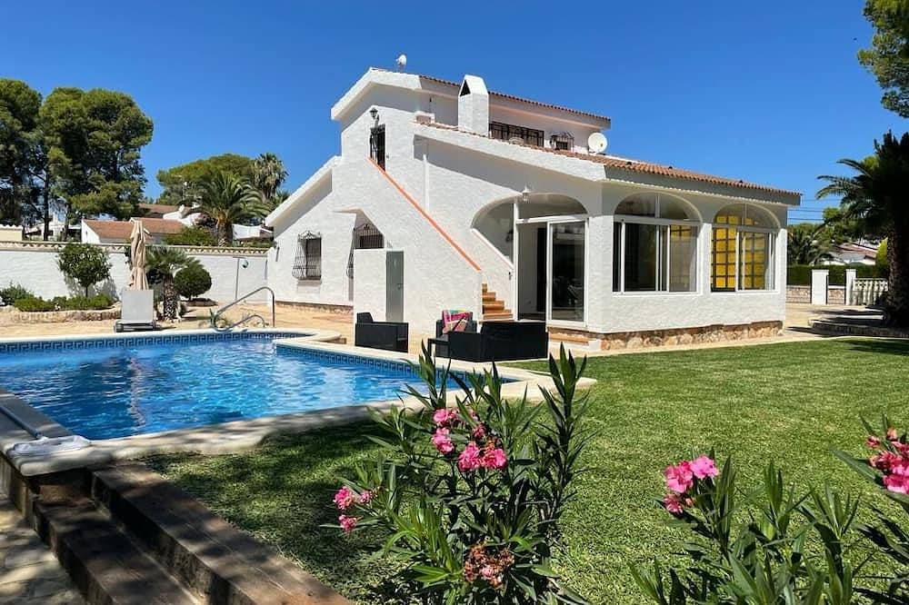 Pretty villa with swimming pool near the sea (200m) 1
