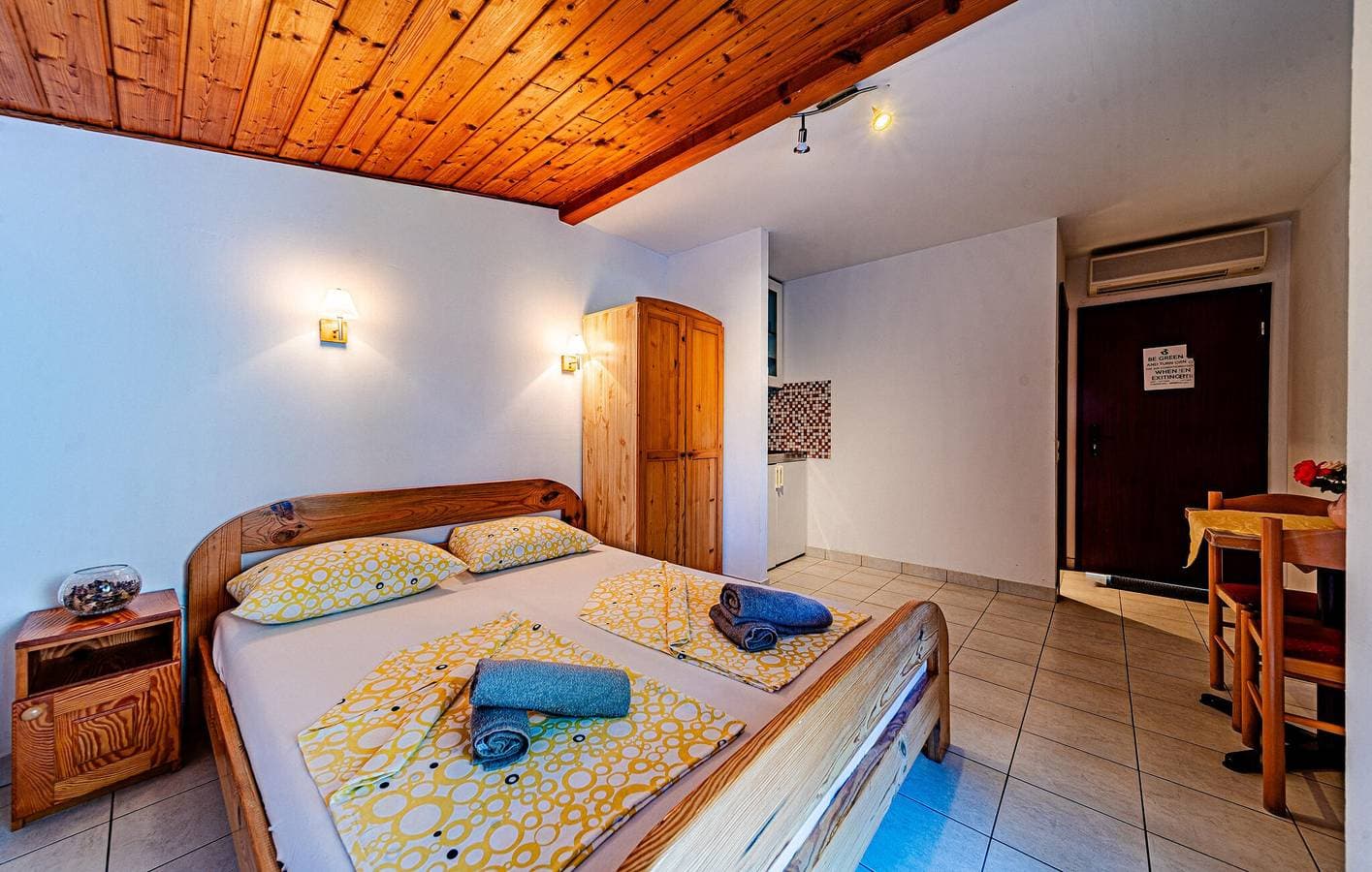 Foto 4 von 17: Gemütliche Ferienwohnung mit Terrasse, WLAN und Parkplatz in der Nähe des Strandes Tri Žala
