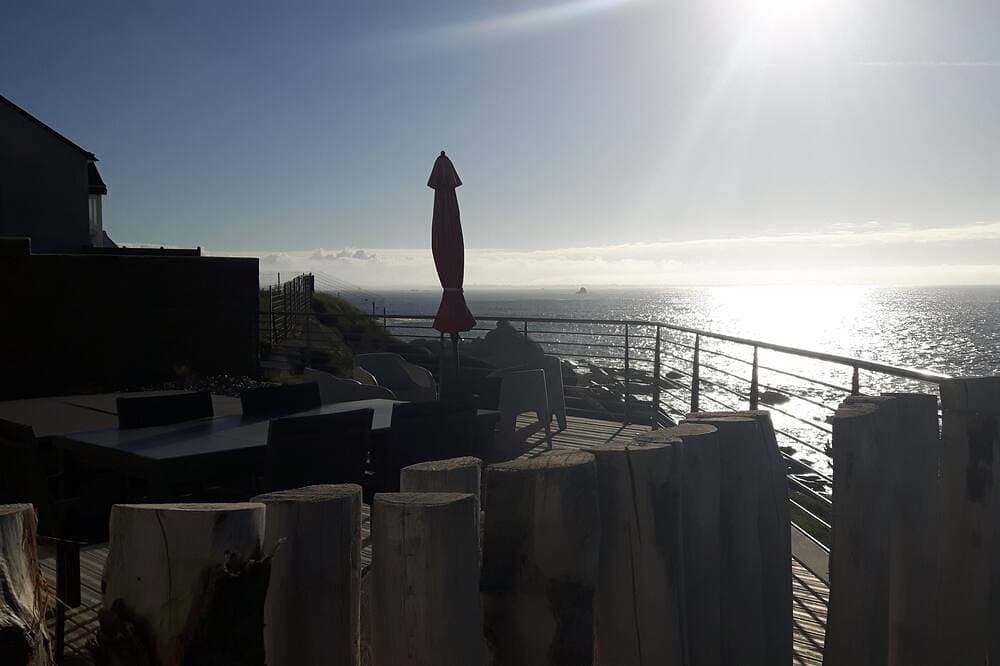 Foto 13 von 30: Füße im Wasser: Imprenable Sea View + Jacuzzi