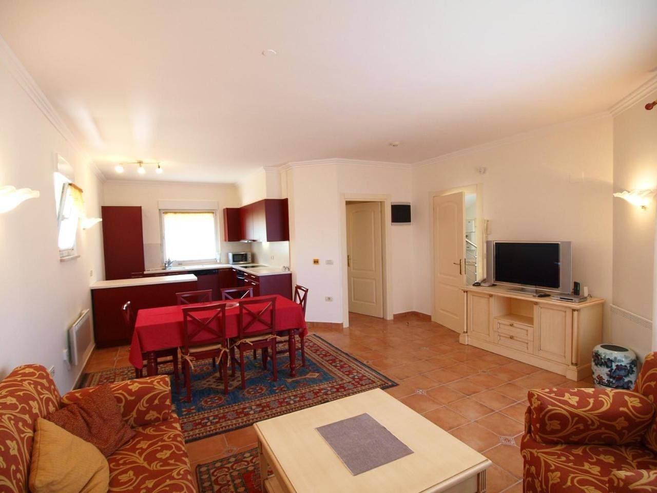 Foto 10 von 23: Three-Bedroom Villa with Private Pool