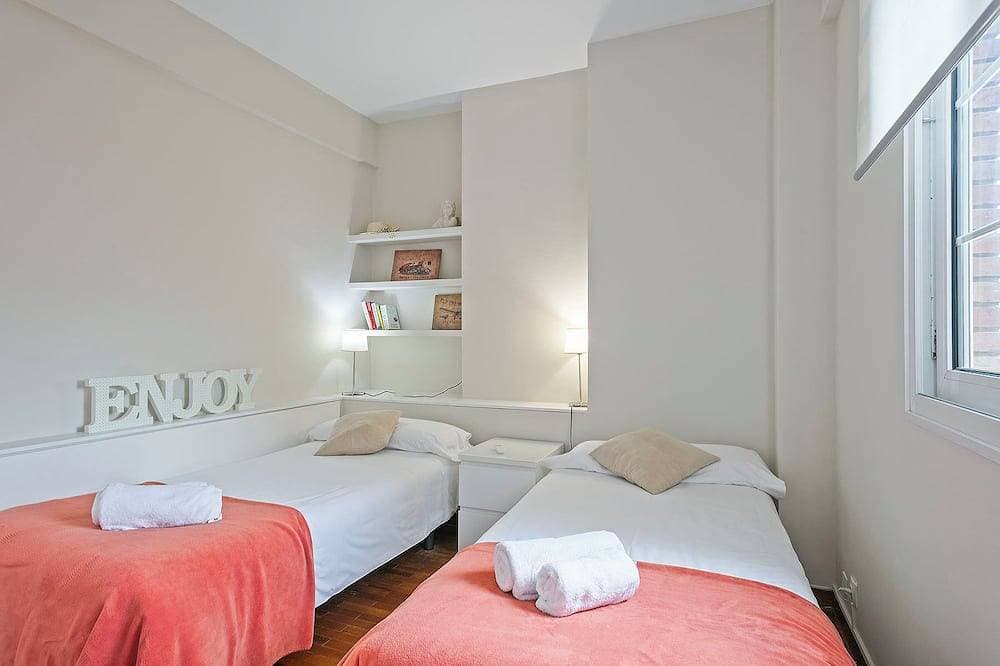 Foto 8 von 25: Gemütliches Dachgeschoss mit Außenbereich zum Essen, Sonnenbaden, Entspannen ...