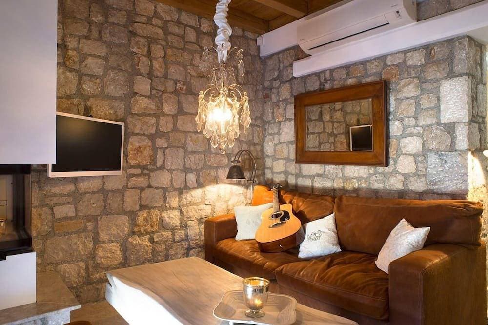 Foto 7 von 20: Villa Althea - Privater beheizter Pool, WLAN und Klimaanlage