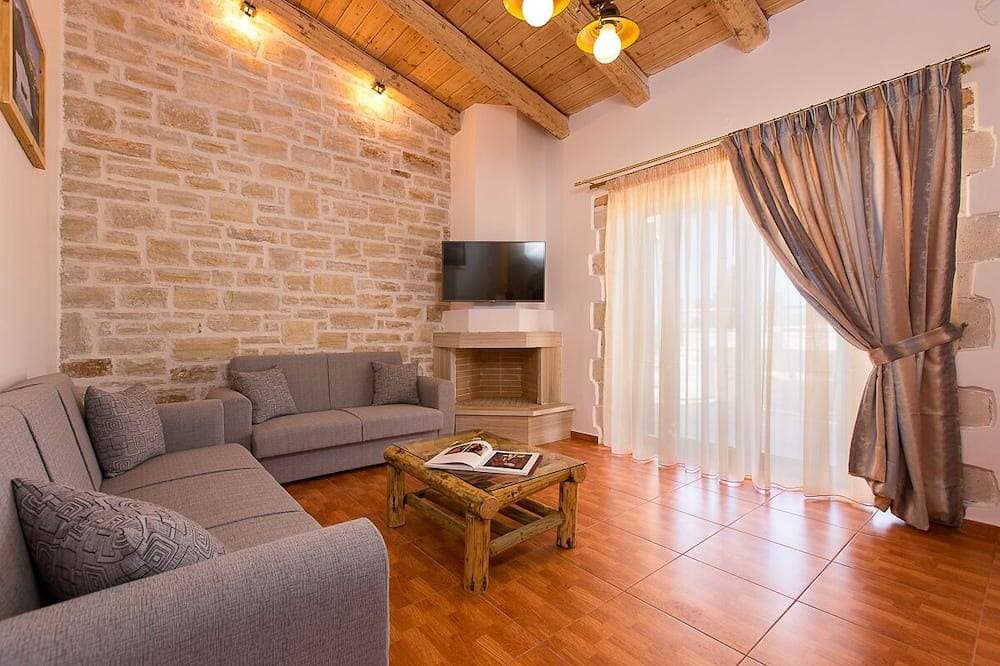 Foto 7 von 21: Chainteris Villa II, with Private Pool & Vast Views