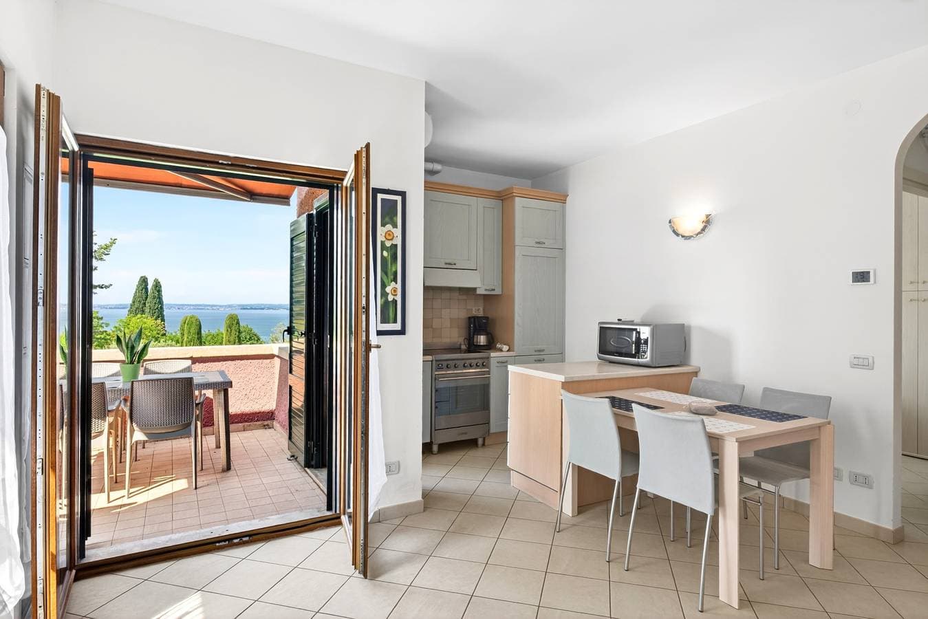 Foto 9 von 41: Regarda - Blue View 1, Ferienwohnung mit Pool, Seeblick, Wlan, 1 Schlafzimmer