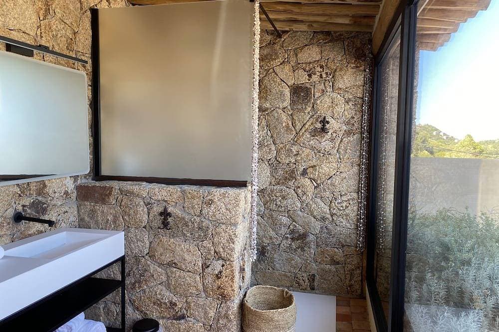 Foto 7 von 30: Kuppel-Deluxe-Ensuite mit Dusche-Blick auf die Bucht