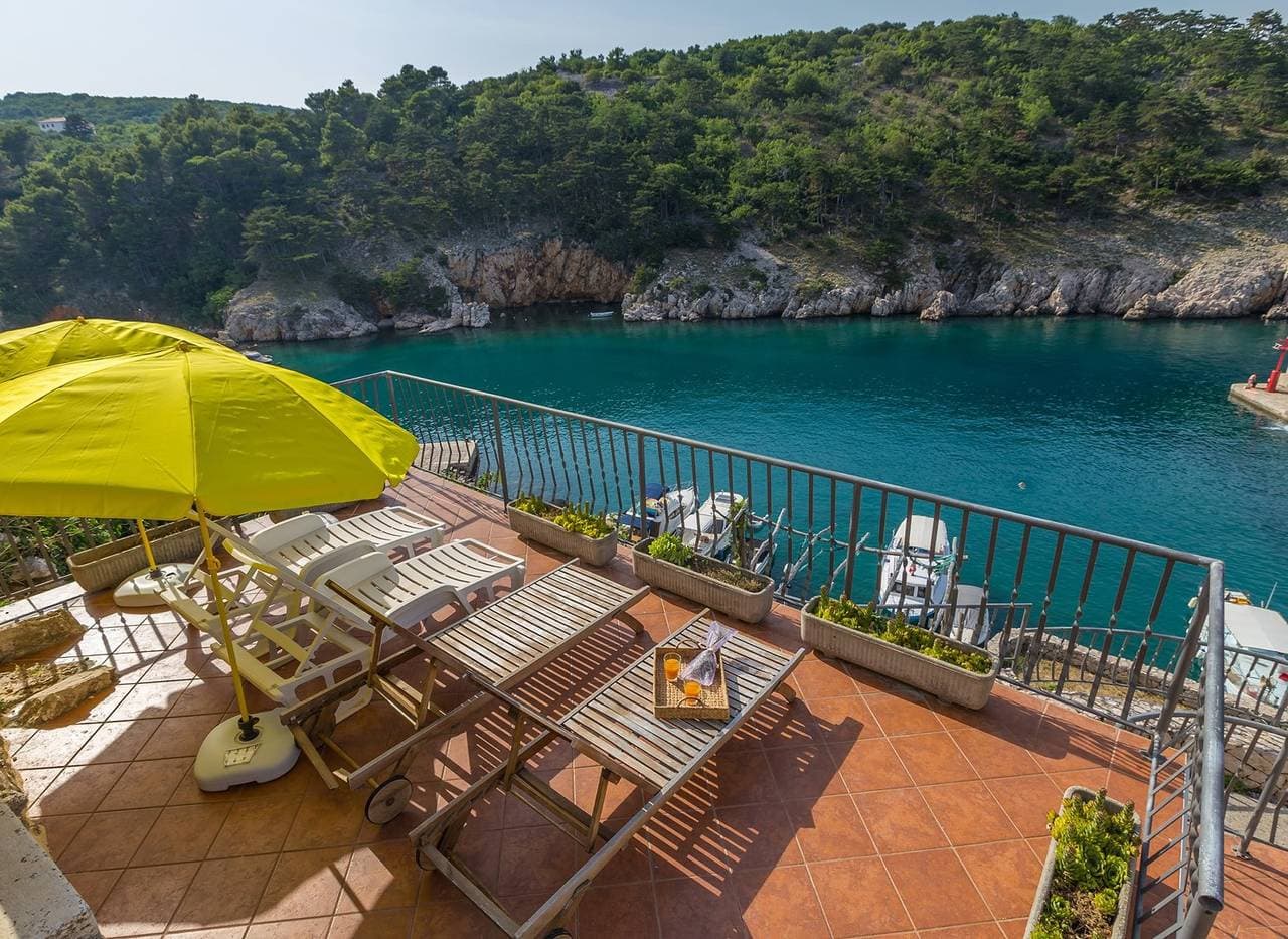 Foto 8 von 61: Ferienhaus Bella Mare mit herrlichem Meerblick 50m vom Strand in Vrbnik auf der Insel Krk