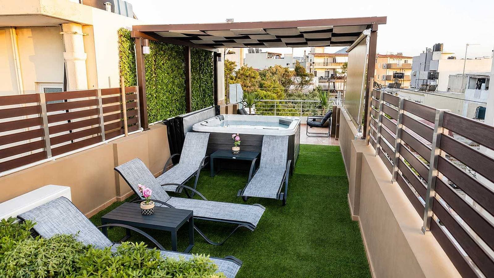 Foto 5 von 38: Fems | Luxury 3-Level Home w/ Private Jacuzzi