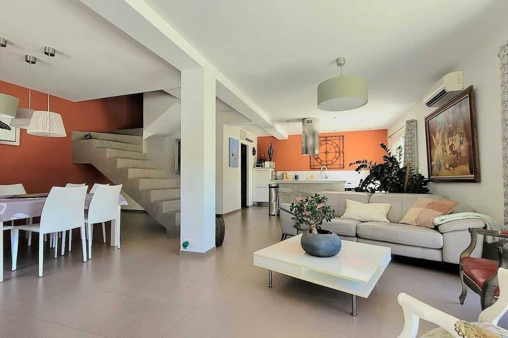 Foto 13 von 23: Zeitgenössische Villa mit modernem Pool