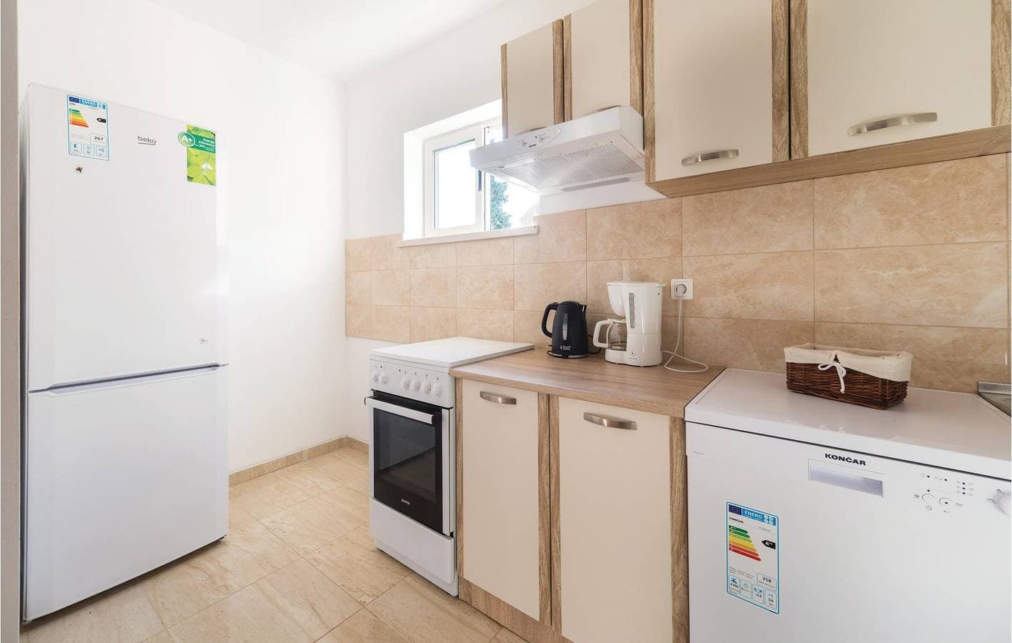 Foto 10 von 24: Gemütliche 300 m zum Strand: Klimatisierte Wohnung mit Terrasse und Parkplatz