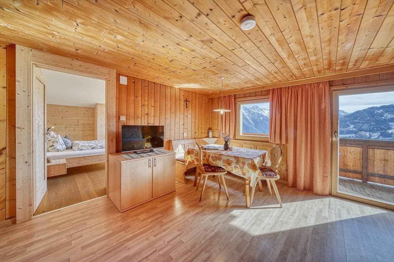 Foto 11 von 26: Ferienwohnung ,,Wasserfall Jogglanderhof" mit Bergblick, privatem Sonnenbalkon und Wlan