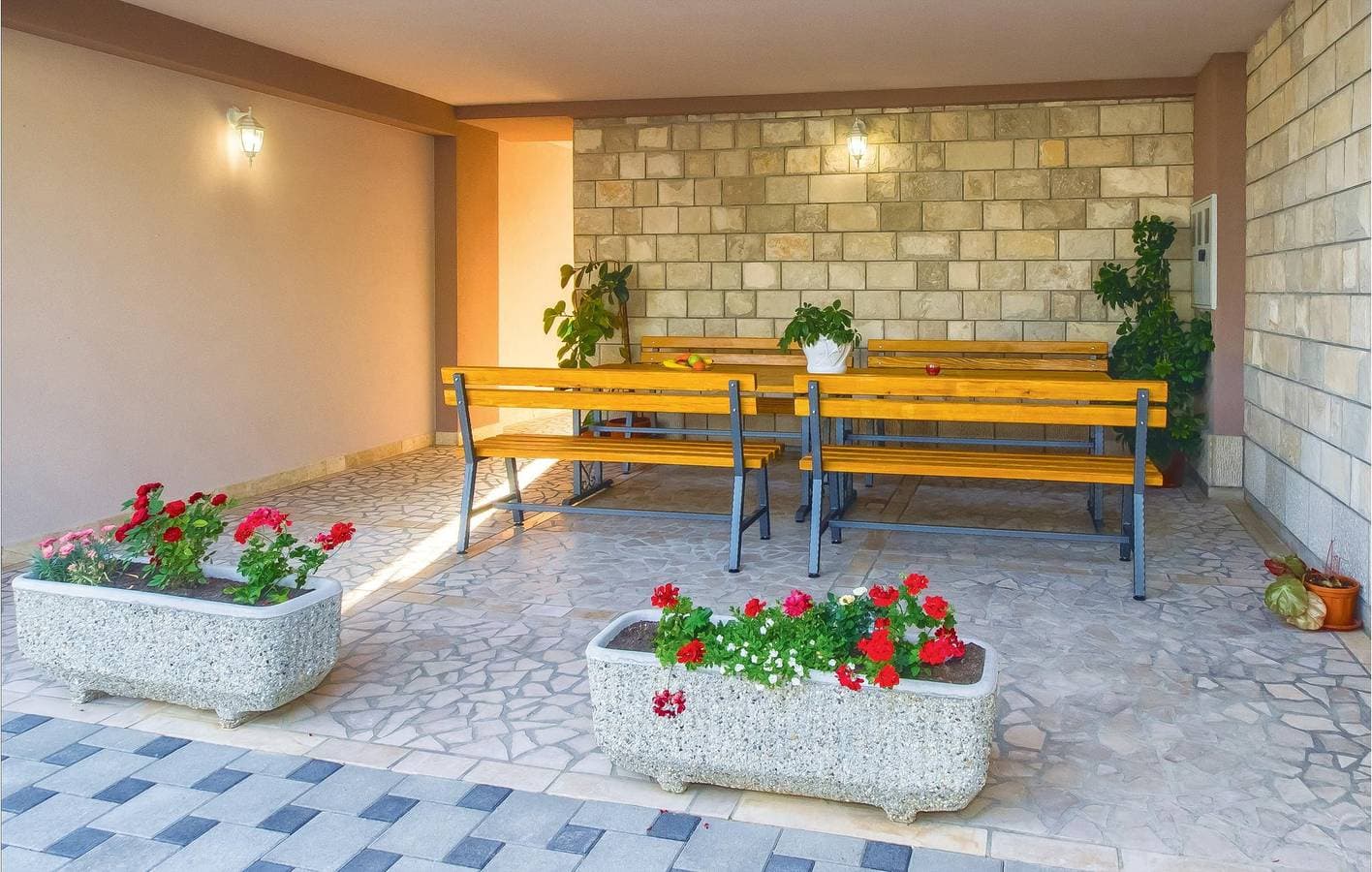 Foto 9 von 24: Gemütliche 300 m zum Strand: Klimatisierte Wohnung mit Terrasse und Parkplatz