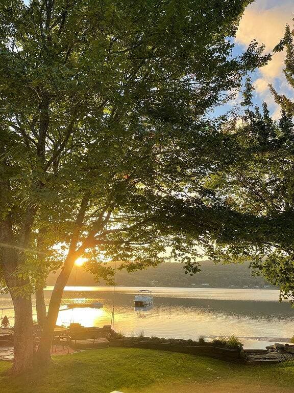 Foto 5 von 31: Lakefront Gemütliches Ferienhaus