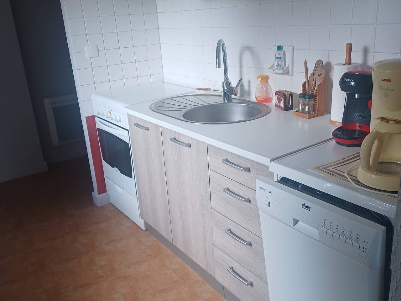 Foto 9 von 15: Studio in Besse-et-Saint-Anastaise mit Parkplatz und Blick auf die Cantal-Berge