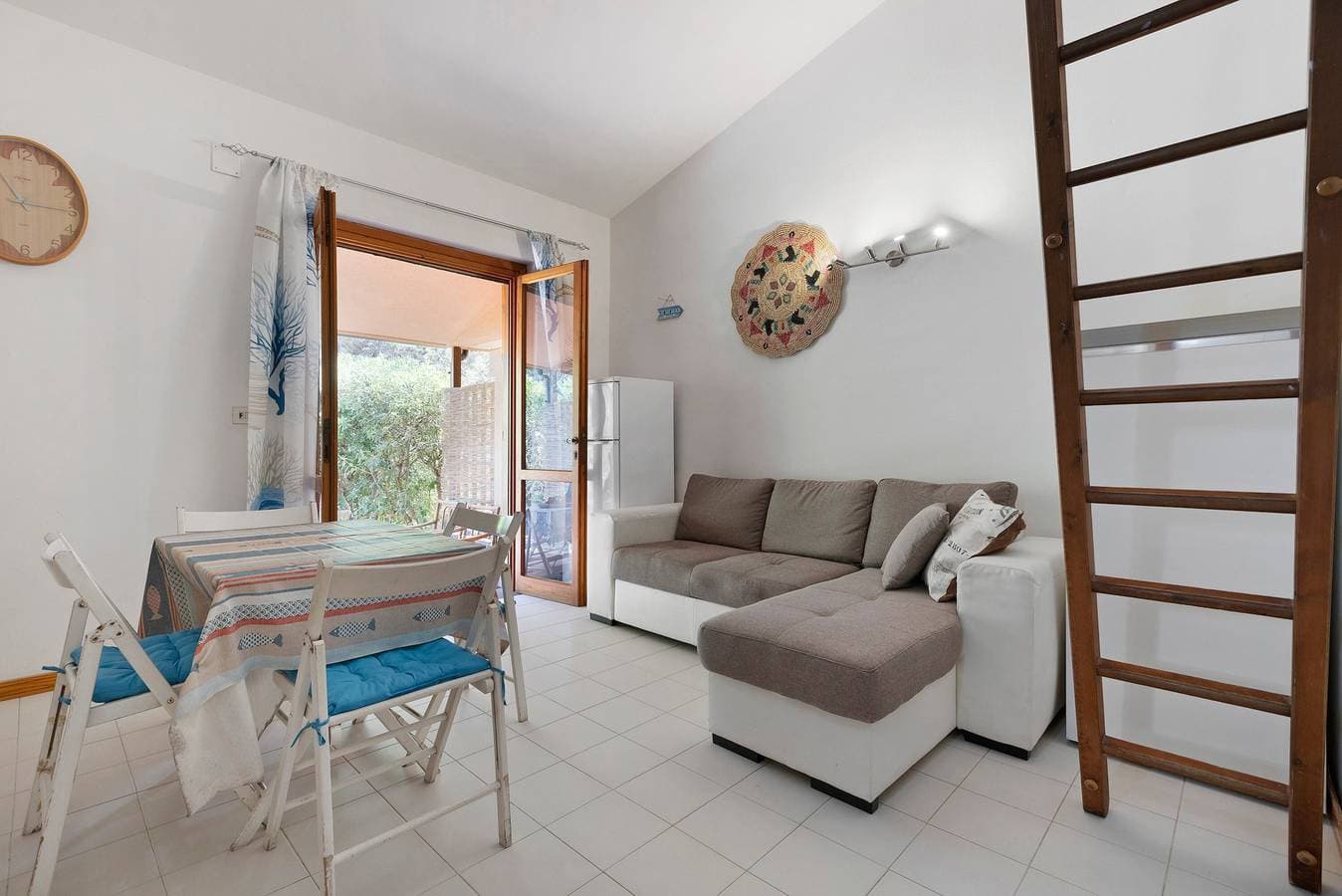 La Pelosa Summer House 1