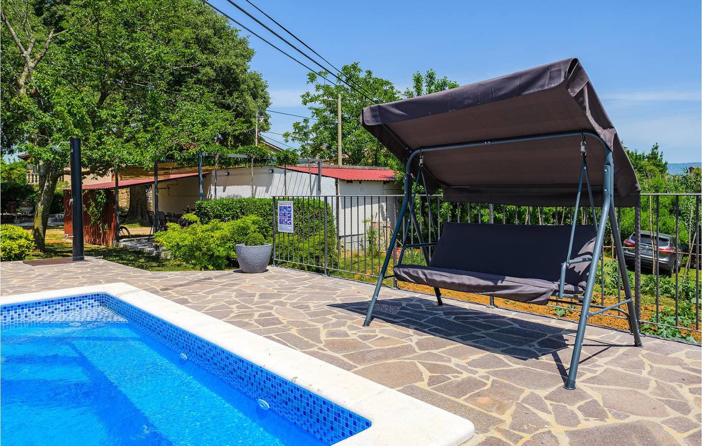 Foto 13 von 37: Reizendes Apartment mit einem Schlafzimmer, Pool, Parkplatz und Terrasse in der Nähe des Flusses Raša