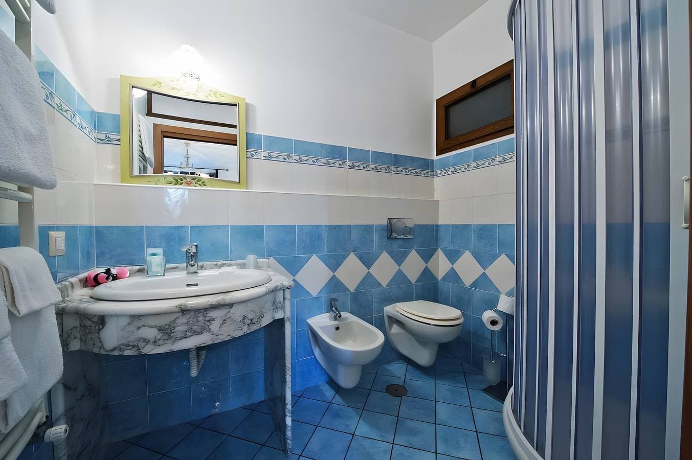 Foto 3 von 23: Zimmer 'Haidi House - Camera Blu' mit Bergblick