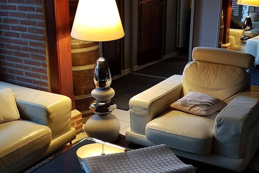 Foto 10 von 30: 5 ***** Hotel Sehr geräumiges, beheiztes Hallenbad und Sauna