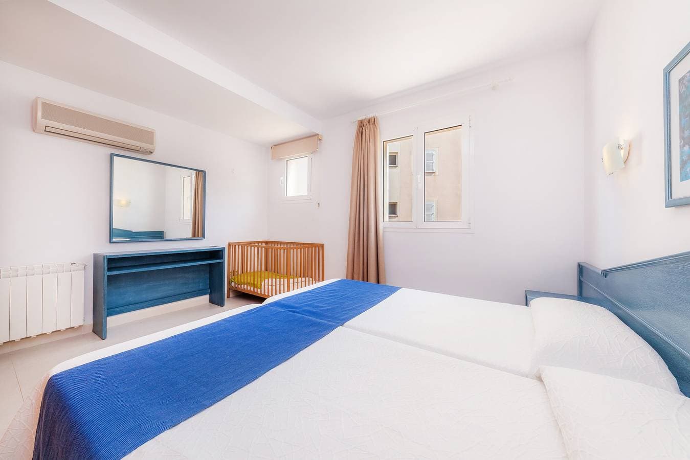 Foto 11 von 27: Ferienwohnung 'Oro del Mar IV 01' mit Gemeinschaftspool, Garten und WLAN