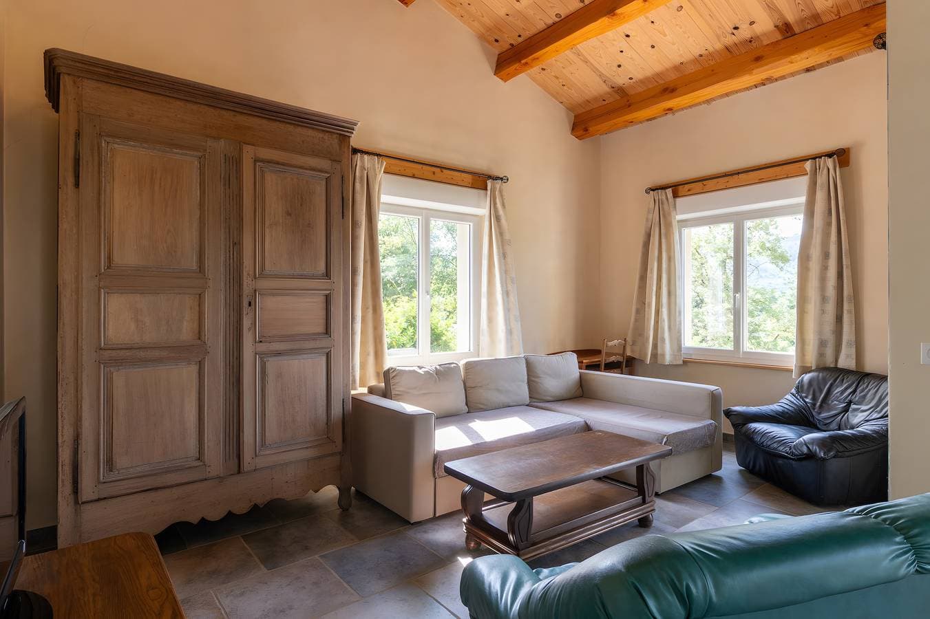 Foto 3 von 34: Villa "Le Serre Du Puech" mit Bergblick, Privatem Pool und WLAN
