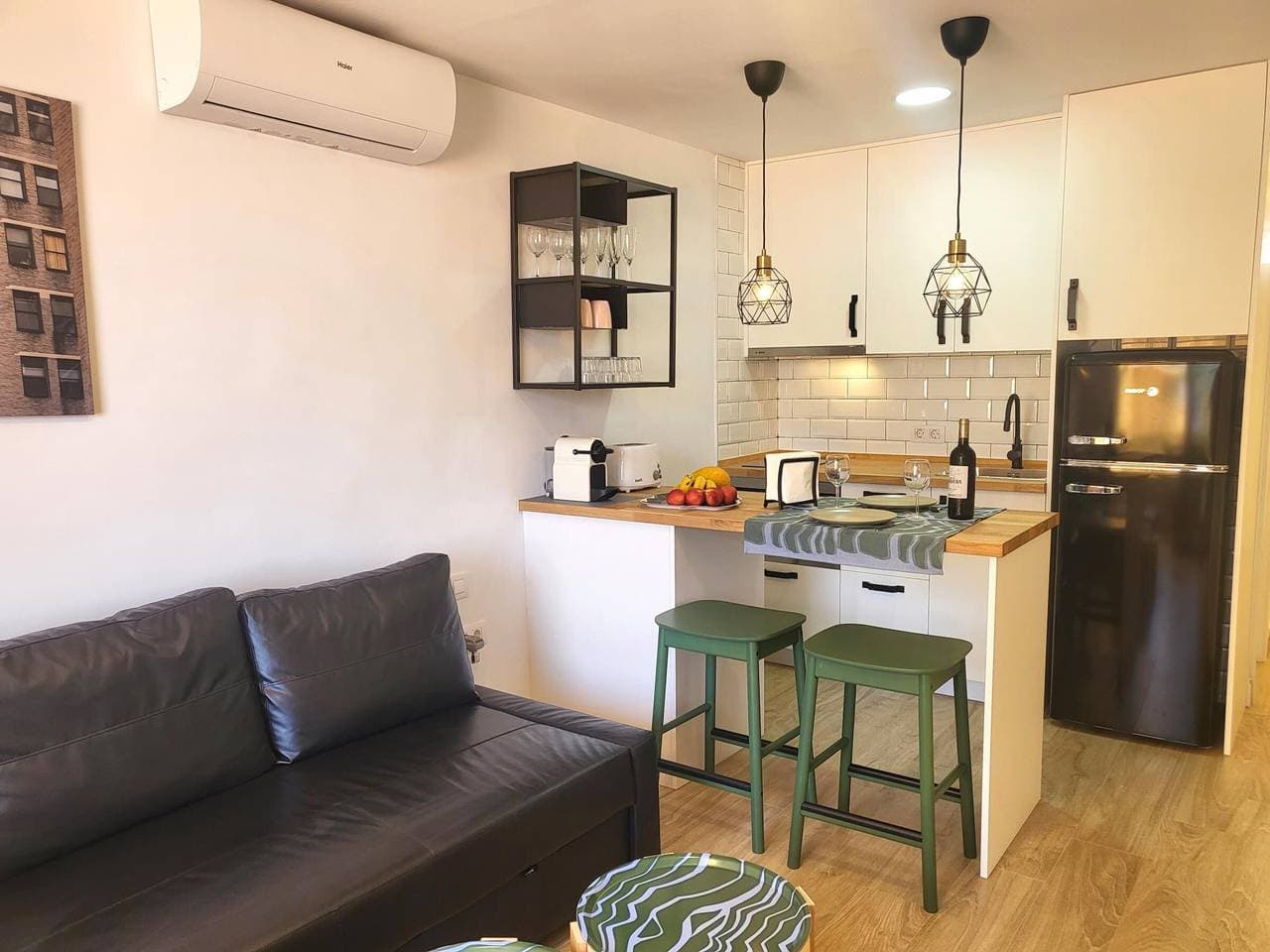 Foto 11 von 25: Moderne Unterkunft mit Pool, Terrasse und Parkplatz in Playa La Arena