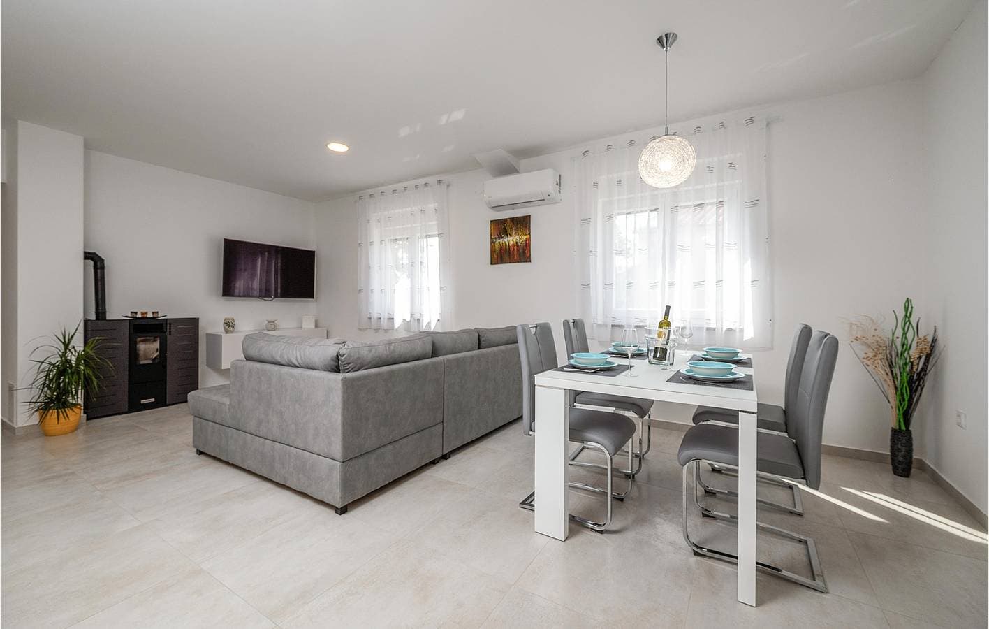 Foto 5 von 20: Moderne 66 m² große Wohnung mit Terrasse, WLAN, Klimaanlage und Parkplatz